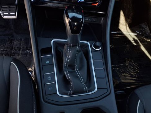 Certified 2025 Volkswagen Jetta Sport image 13
