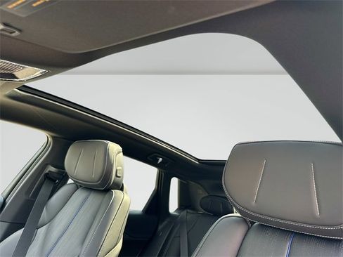 Used 2025 Cadillac Lyriq Luxury image 9