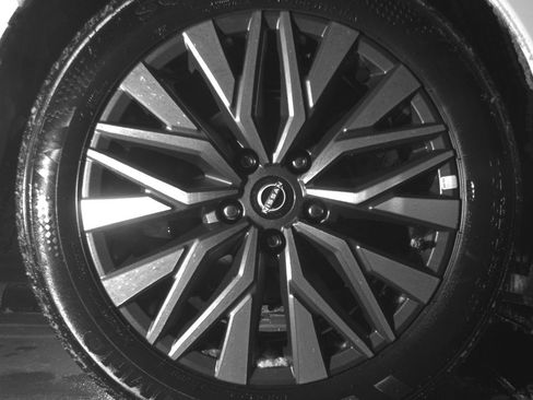 Used 2025 Nissan Altima 2.5 SV FWD image 15