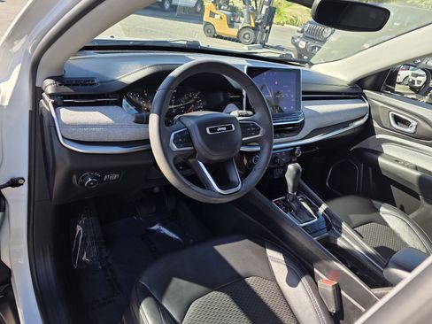 Certified 2022 Jeep Compass Latitude image 10