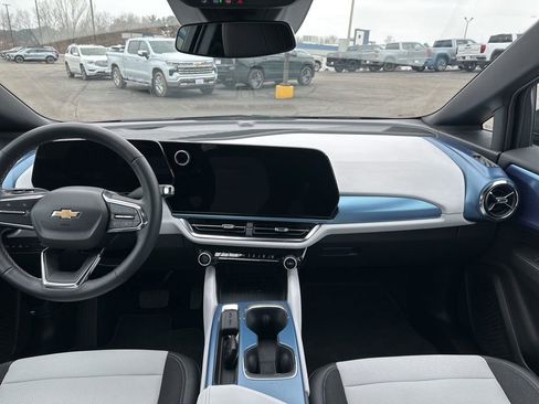 Used 2025 Chevrolet Equinox EV LT image 12