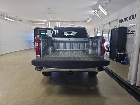 Certified 2024 Chevrolet Silverado 1500 LT AWD/4WD image 15