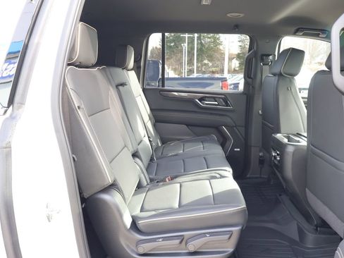 New 2026 GMC Yukon XL Elevation w/ LPO, Elevation Black Package AWD/4WD image 39