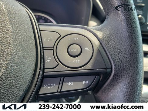 Used 2021 Toyota RAV4 XLE w/ Convenience Package FWD image 29