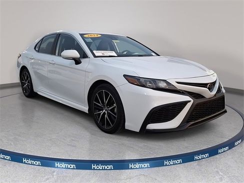Certified 2024 Toyota Camry SE image 4
