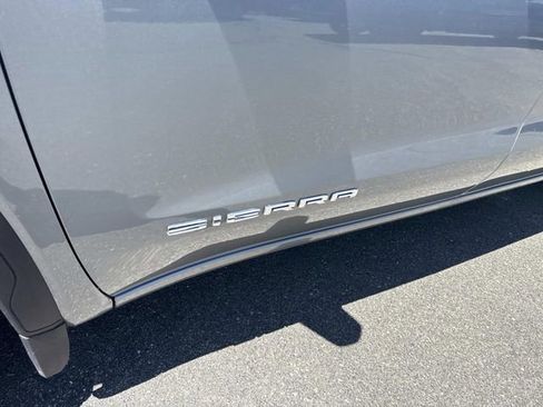 Used 2025 GMC Sierra 1500 SLT AWD/4WD image 13
