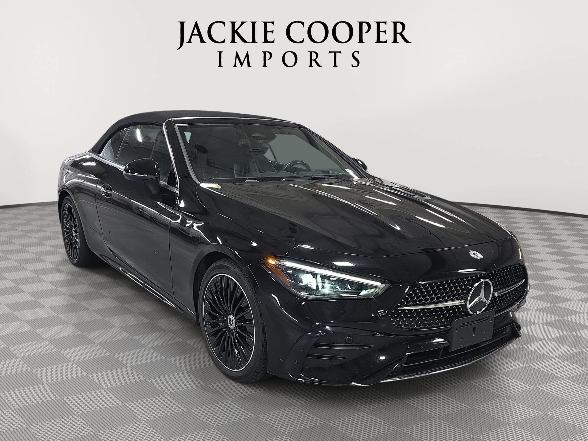 Used 2025 Mercedes-Benz CLE 300 4MATIC Cabriolet image 3