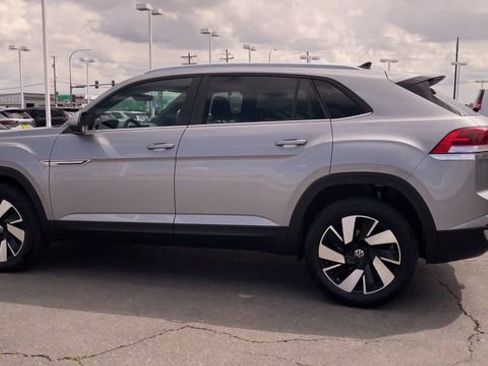 Used 2025 Volkswagen Atlas Cross Sport SE AWD/4WD image 7