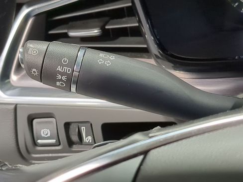 Used 2018 Cadillac XT5 Luxury w/ Driver Awareness Package image 33