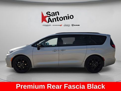 New 2026 Chrysler Pacifica Select w/ S Appearance Package image 5