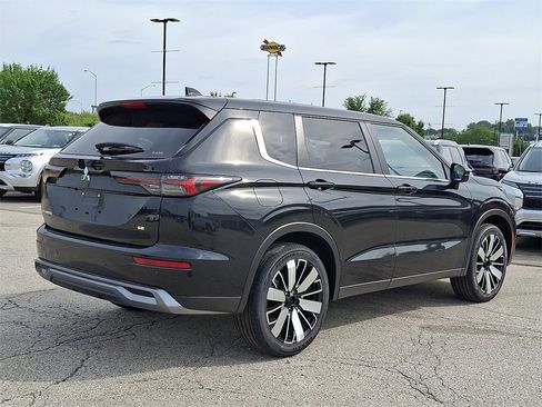 New 2025 Mitsubishi Outlander SE image 4