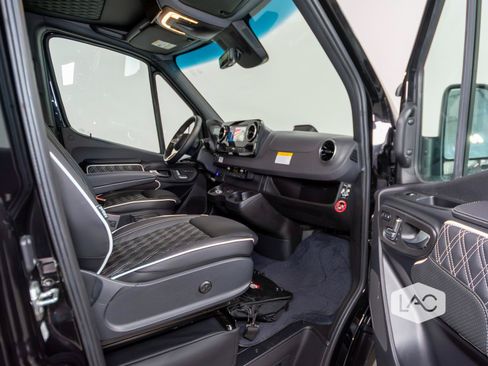 Used 2025 Mercedes-Benz Sprinter 3500 image 21