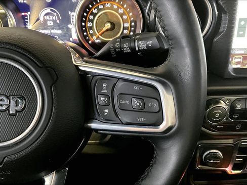 Used 2022 Jeep Wrangler Unlimited Sahara image 24