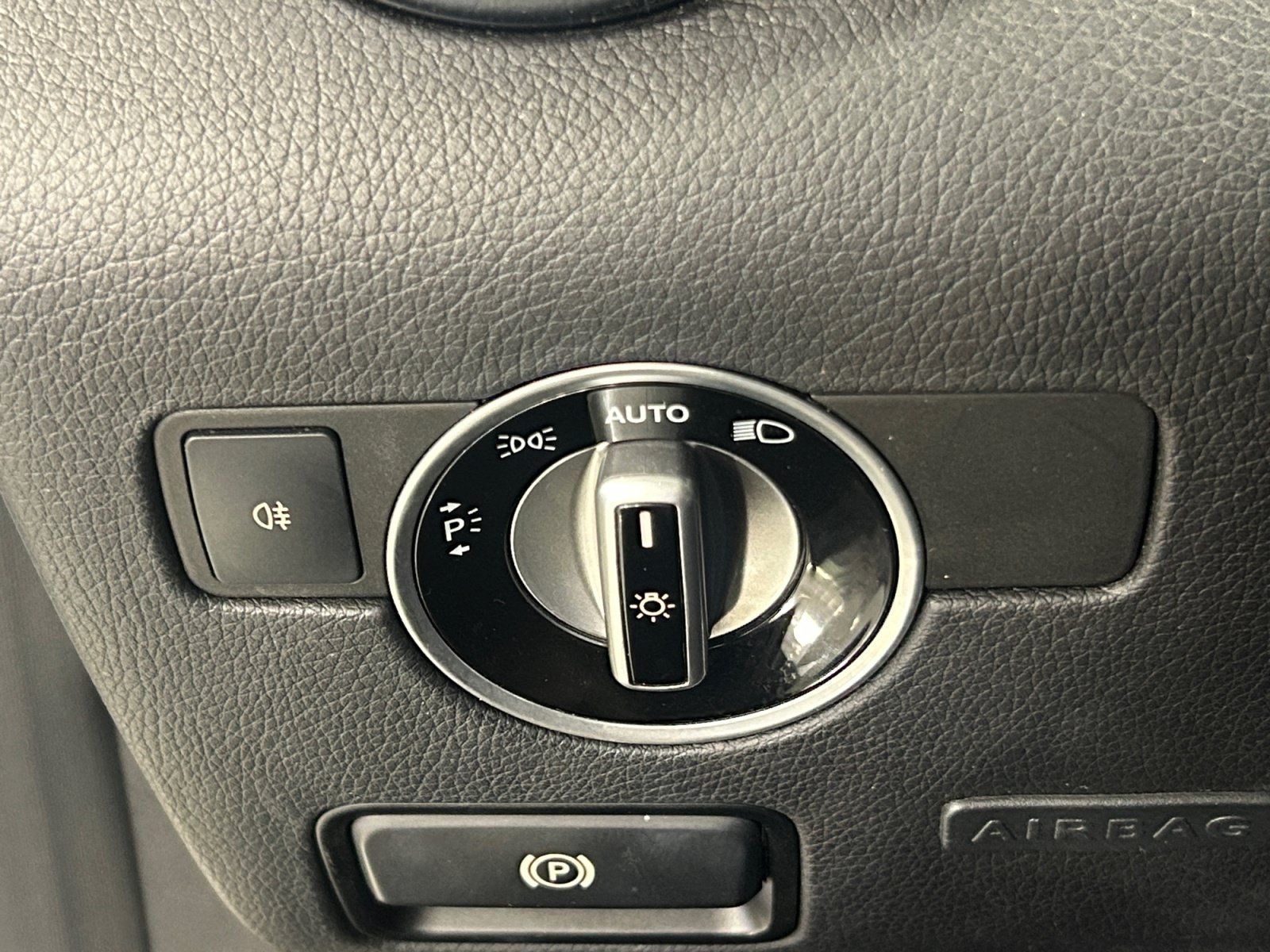 Used 2015 Mercedes-Benz SLK 250 image 21