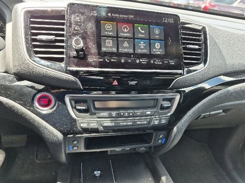 Certified 2024 Honda Ridgeline Black Edition image 13