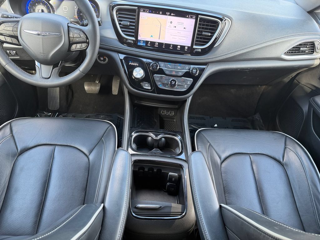 Used 2025 Chrysler Pacifica Limited FWD image 15