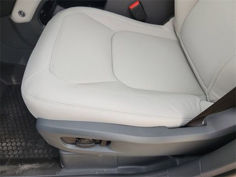 New 2026 Land Rover Defender 110 X-Dynamic SE image 17