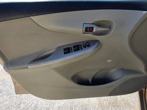 Used 2011 Toyota Corolla LE FWD image 18