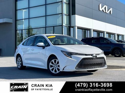 Used 2022 Toyota Corolla LE FWD image 1