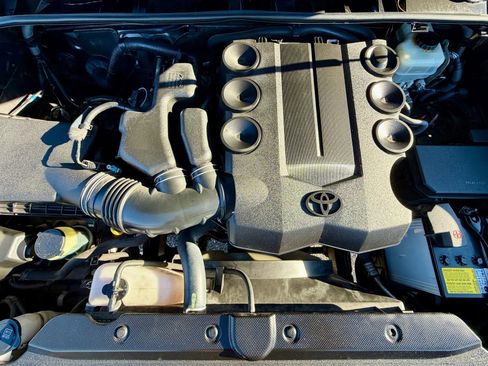 Used 2015 Toyota 4Runner SR5 image 17