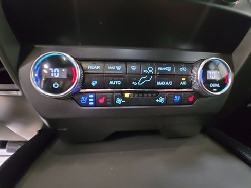 Used 2020 Ford Expedition XLT w/ Equipment Group 202A AWD/4WD image 17