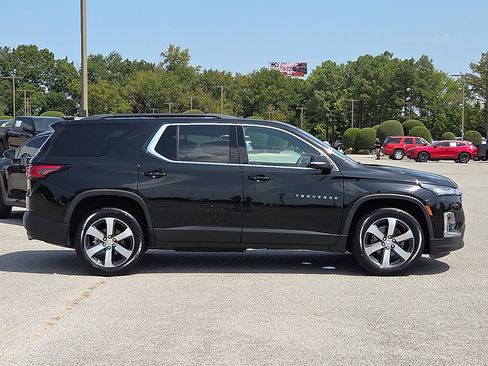 Used 2023 Chevrolet Traverse LT w/ LT Premium Package FWD image 6