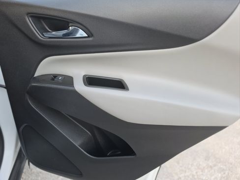 Used 2021 Chevrolet Equinox LS AWD/4WD image 17
