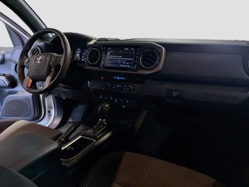 Used 2022 Toyota Tacoma TRD Off-Road w/ Technology Package RWD image 21