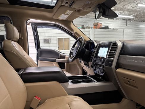 Used 2017 Ford F350 Lariat image 26