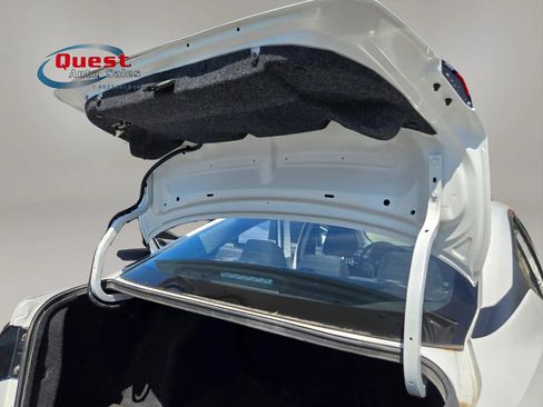 Used 2025 Nissan Versa SV FWD image 34