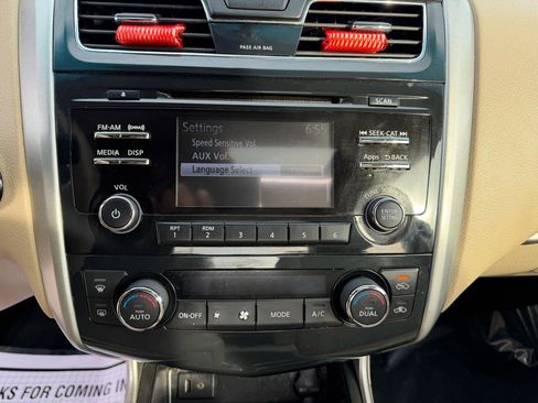 Used 2015 Nissan Altima 2.5 SV w/ Convenience Package image 12