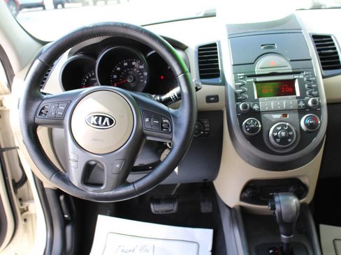 Used 2010 Kia Soul ! image 12