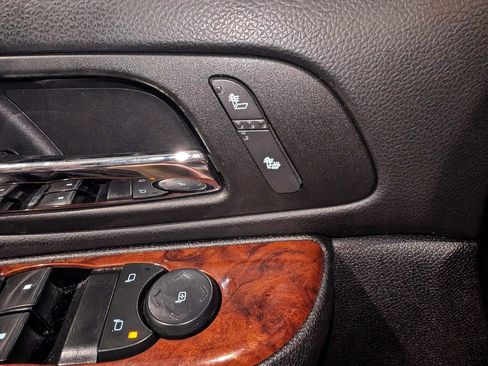 Used 2014 Chevrolet Suburban LT AWD/4WD image 44