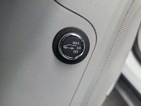 Certified 2023 GMC Acadia SLT w/ Trailering Package image 13