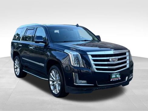 Used 2019 Cadillac Escalade Luxury AWD/4WD image 3