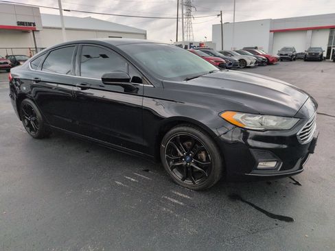 Used 2019 Ford Fusion SE w/ Equipment Group 151A FWD image 7