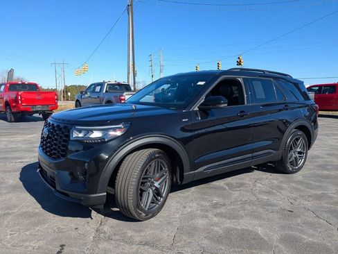 Certified 2025 Ford Explorer ST-Line w/ Premium Package image 4