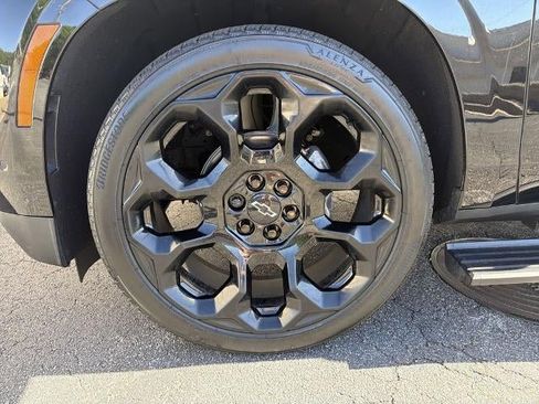 Used 2025 Chevrolet Tahoe High Country AWD/4WD image 11