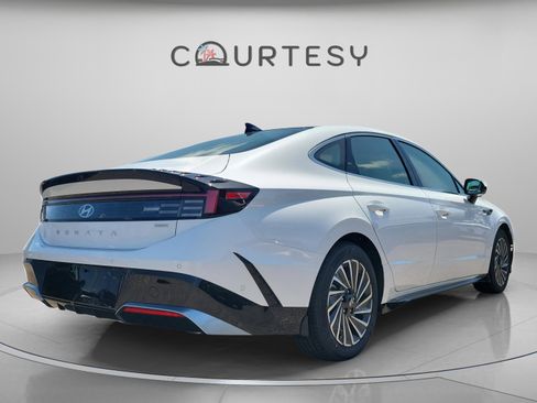 New 2025 Hyundai Sonata Limited image 3