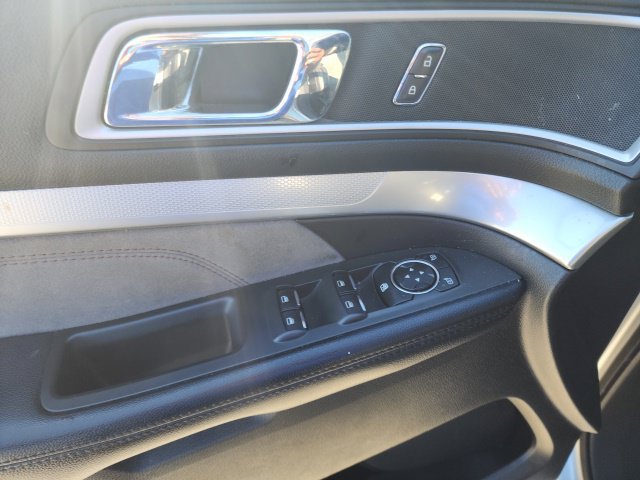 Used 2017 Ford Explorer XLT w/ Equipment Group 202A FWD image 34