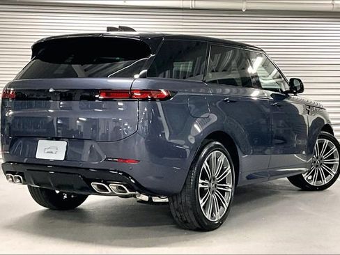 New 2025 Land Rover Range Rover Sport Dynamic SE image 4