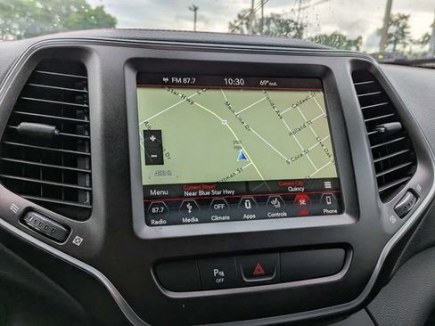 Used 2019 Jeep Cherokee Trailhawk AWD/4WD image 21