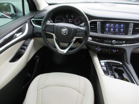 Used 2023 Buick Enclave Essence image 12