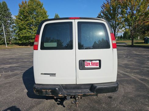 Used 2015 Chevrolet Express 2500 RWD image 5