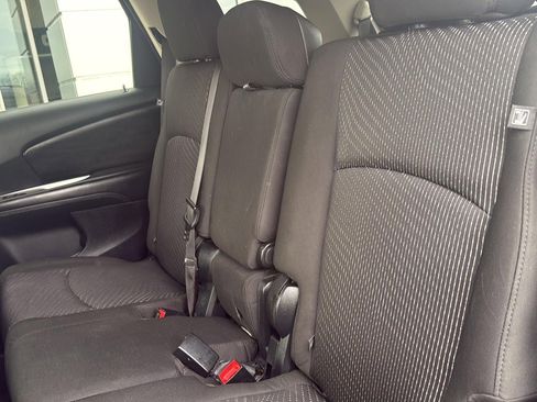 Used 2020 Dodge Journey SE image 14