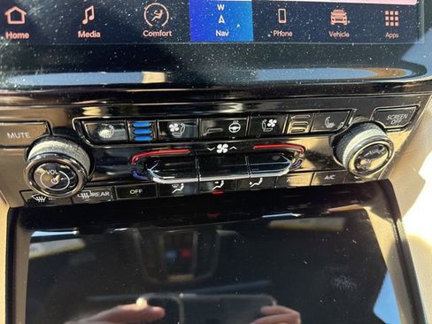 Certified 2024 Jeep Grand Cherokee Limited w/ Luxury Tech Group II image 32