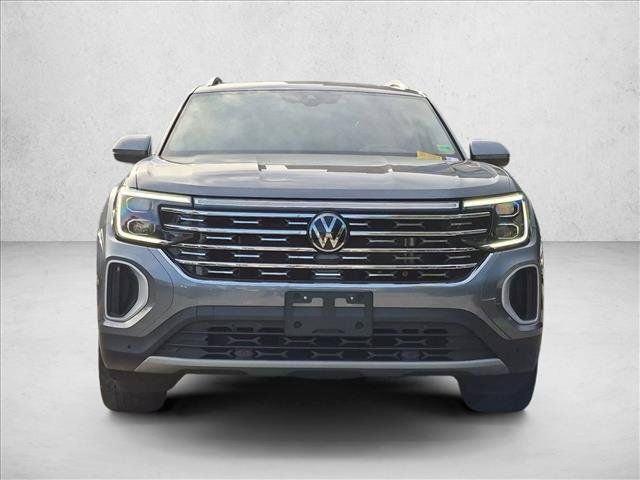 Used 2024 Volkswagen Atlas SEL AWD/4WD image 2