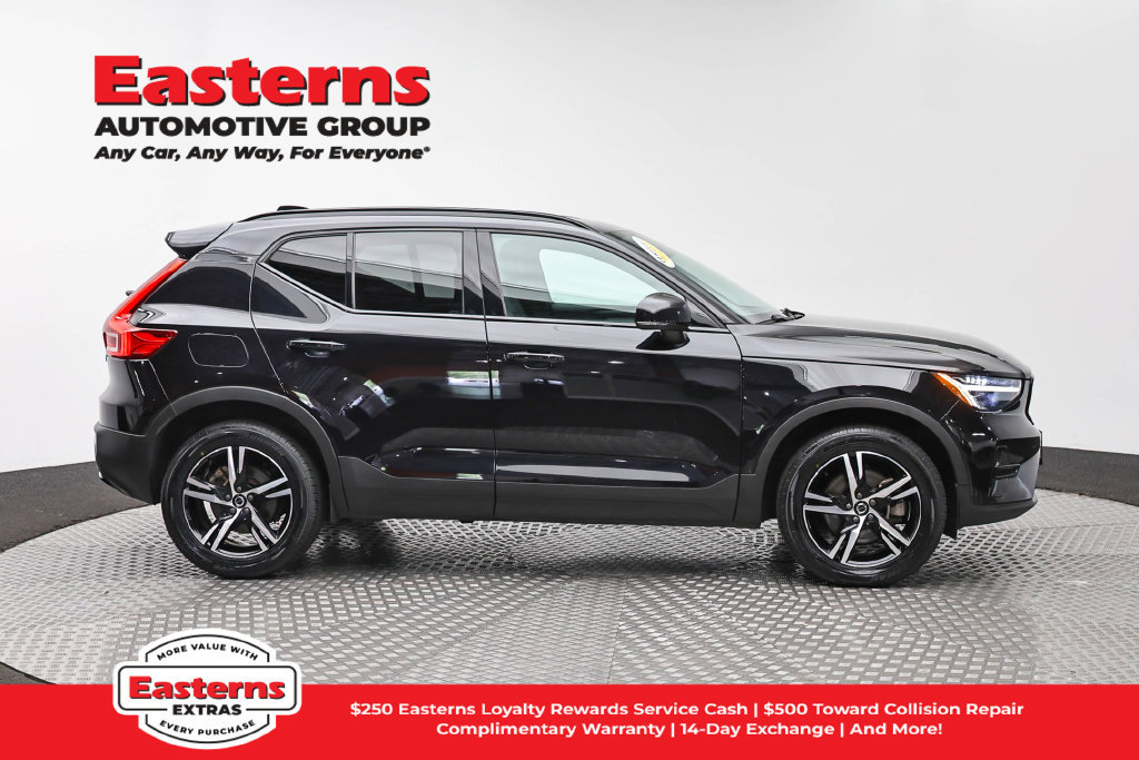 Used 2024 Volvo XC40 B5 Core AWD/4WD image 5