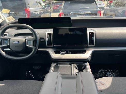 Used 2025 Ford Expedition Max Active AWD/4WD image 18