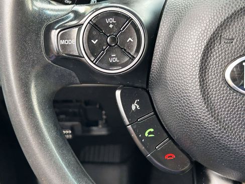 Used 2016 Kia Soul + FWD image 17